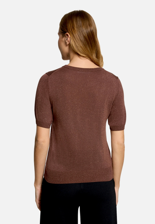Feinstrickpullover mit Lurexfaden / Modellfoto Rückseite
