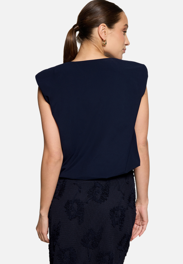 Cropped-Shirt  mit Rundhalsausschnitt  / Modellfoto Rückseite