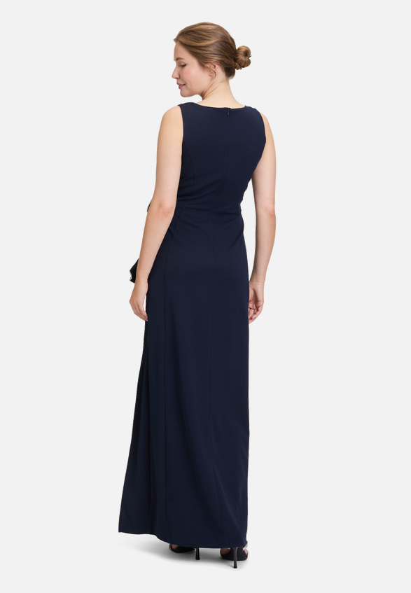 Abendkleid mit Volant / Modellfoto Rückseite