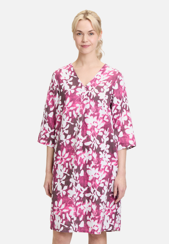 Sommerkleid mit Muster / Modellfoto Vorderseite