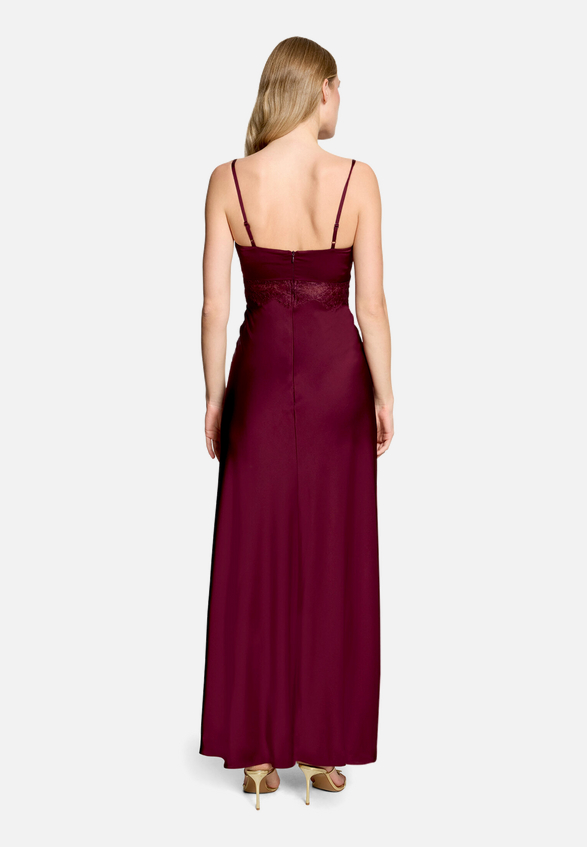 Abendkleid schmal geschnitten / Modellfoto Rückseite