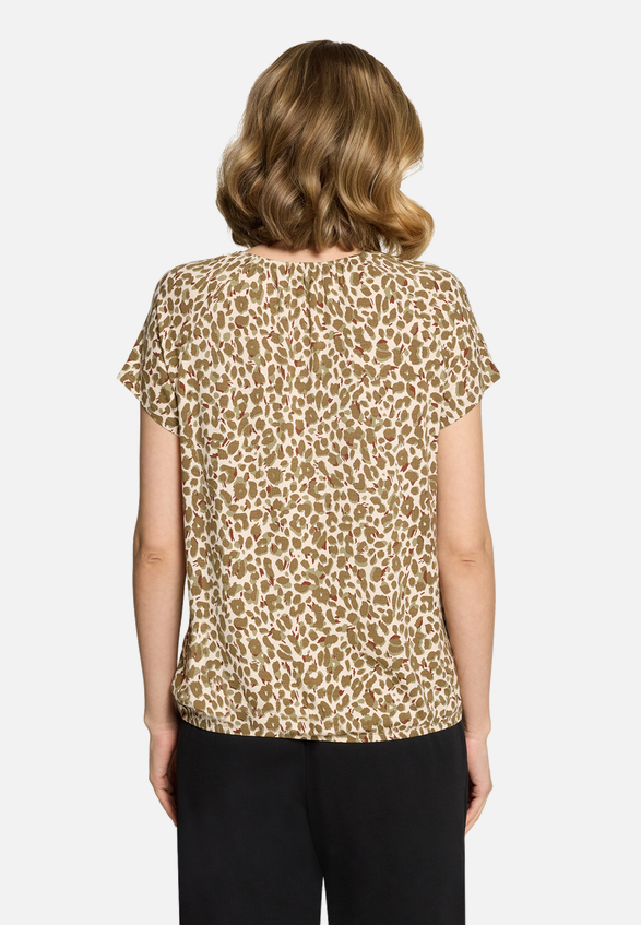 Printshirt mit Gummizug / Modellfoto Rückseite
