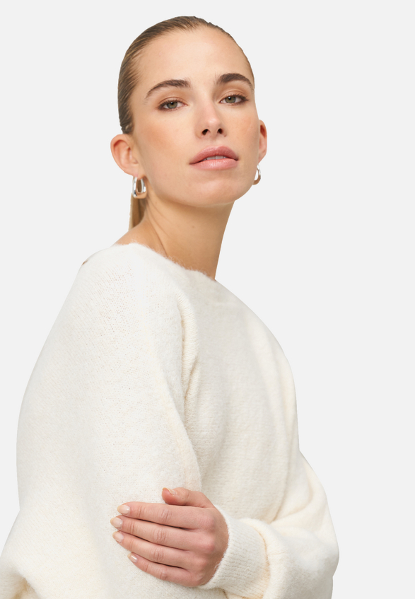Strickpullover mit U-Boot Ausschnitt / Detailbild