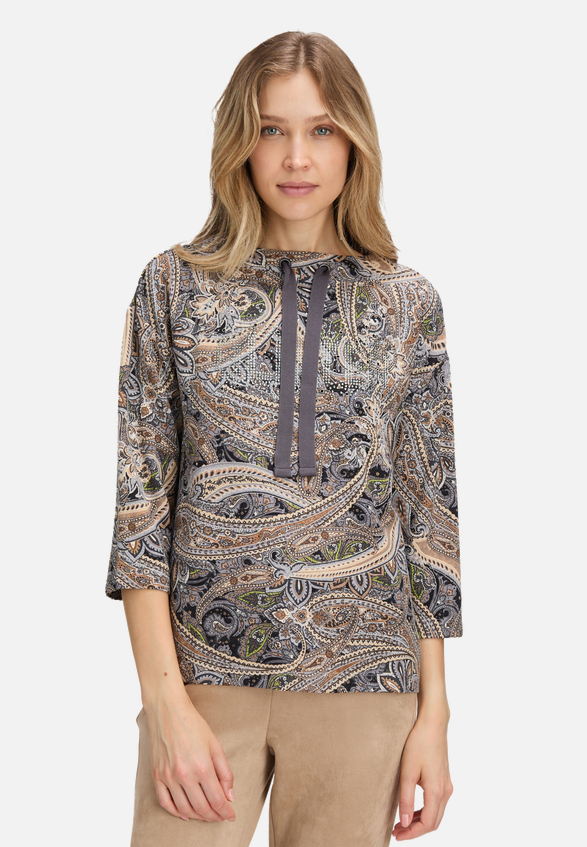 Sweatshirt mit hohem Kragen / Modellfoto Vorderseite