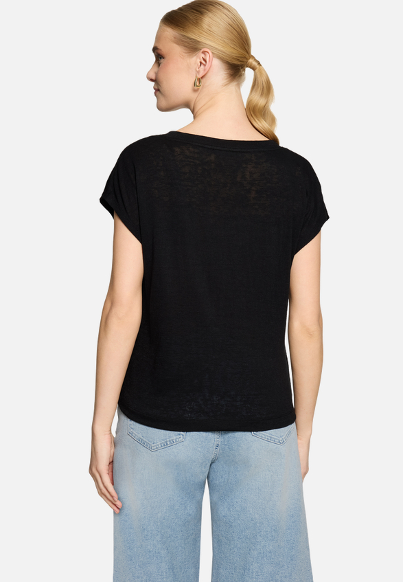 Basic-T-Shirt  mit V-Ausschnitt / Modellfoto Rückseite