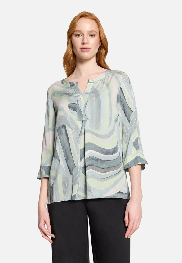 Schlupfbluse mit Muster / Modellfoto Vorderseite
