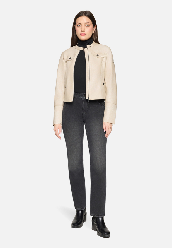 Casual-Jacke mit Stehkragen / Modellfoto Vorderseite (Outfit)