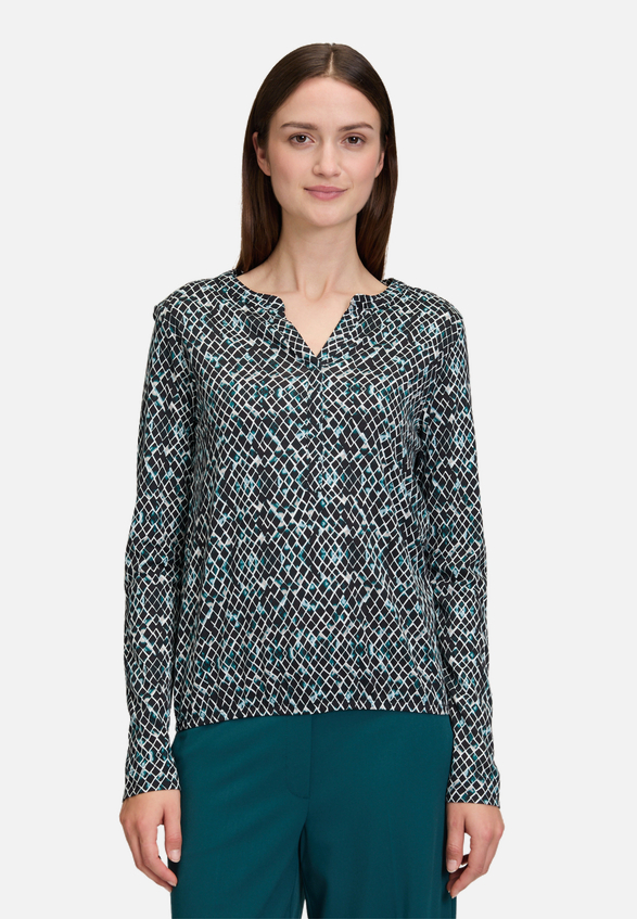 Casual-Shirt mit verdeckter Verschlussleiste / Modellfoto Vorderseite