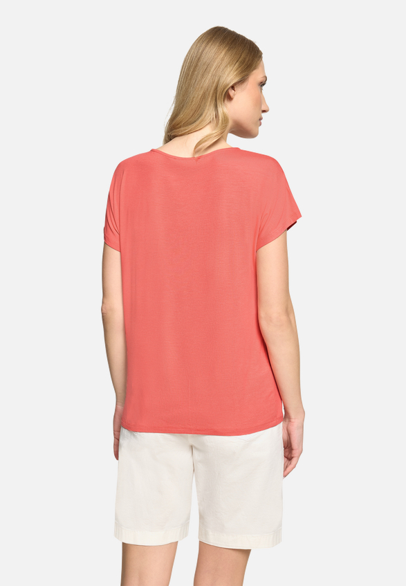 Casual-Shirt mit V-Ausschnitt / Modellfoto Rückseite