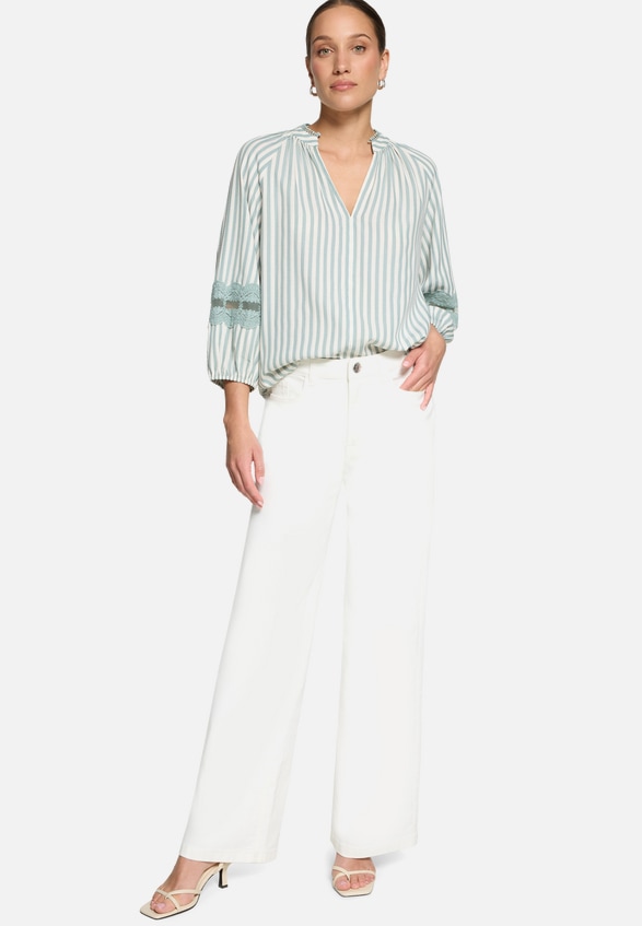 Schlupfbluse mit Streifen / Modellfoto Vorderseite (Outfit)