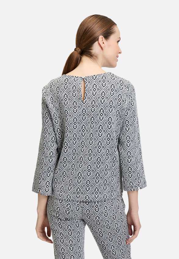 Blusenshirt mit Jacquard / Modellfoto Rückseite