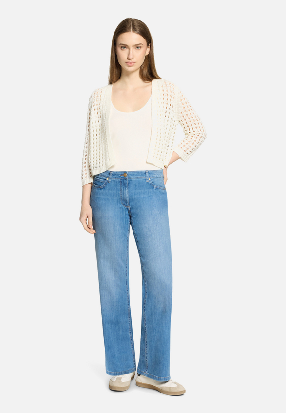 Casual-Strickjacke mit Effektgarn / Modellfoto Vorderseite (Outfit)