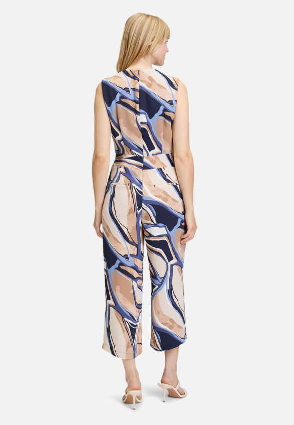Jumpsuit ohne Arm / Modellfoto Rückseite