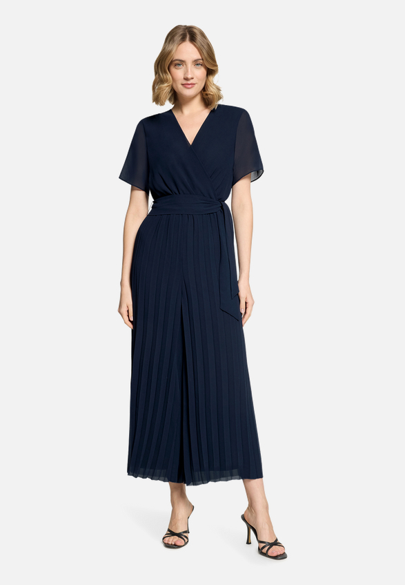 Jumpsuit mit Plissee / Modellfoto Vorderseite