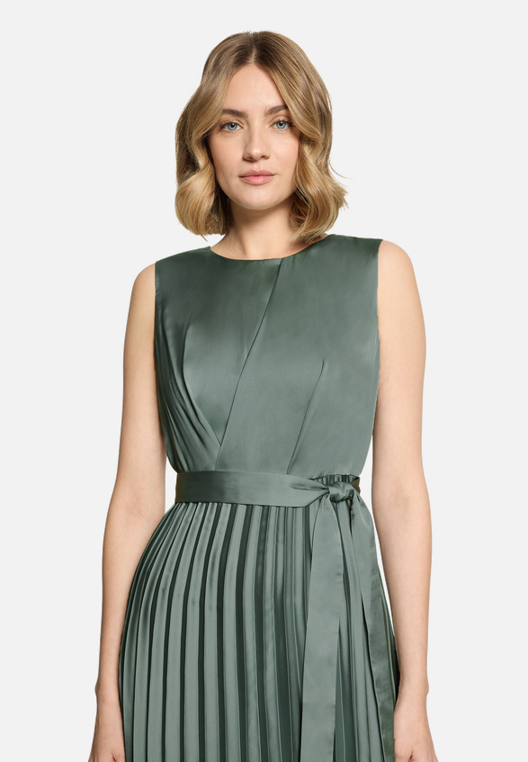 Chiffonkleid mit Plissee / Detailbild