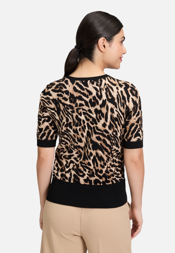 Feinstrickpullover mit Animalprint / Modellfoto Rückseite