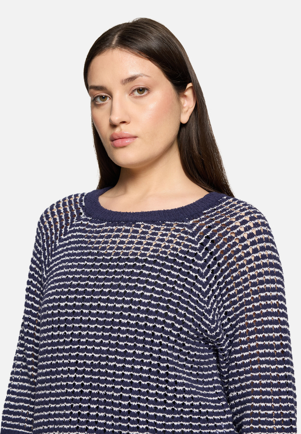 Strickpullover mit Rundhalsausschnitt / Detailbild