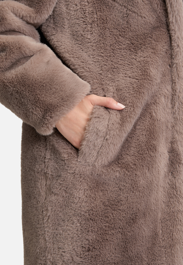 Kunstfell-Jacke mit Reverskragen / Detailbild
