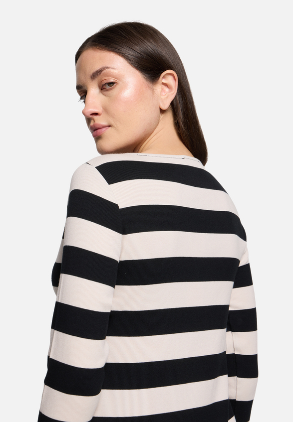 Basic Shirt mit Rippenstruktur / Detailbild