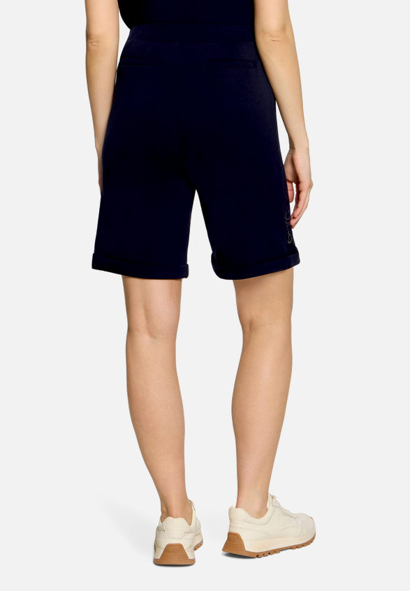 Schlupfhose mit Eingrifftaschen / Modellfoto Rückseite