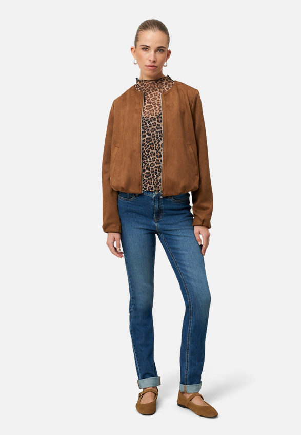 Jeans Straight Fit 32 Inch / Modellfoto Vorderseite (Outfit)