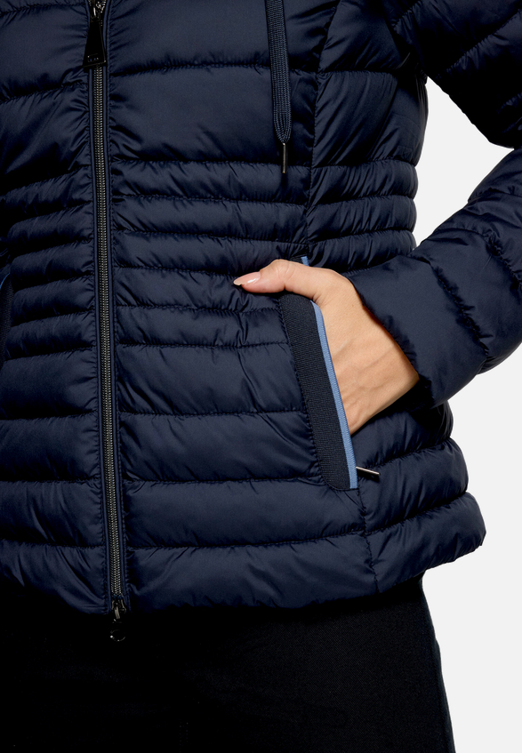 Steppjacke leicht mit abnehmbarer Kapuze / Detailbild