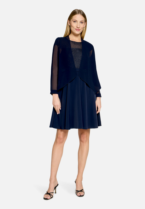 Cocktailkleid kurzarm / Modellfoto Vorderseite (Outfit)