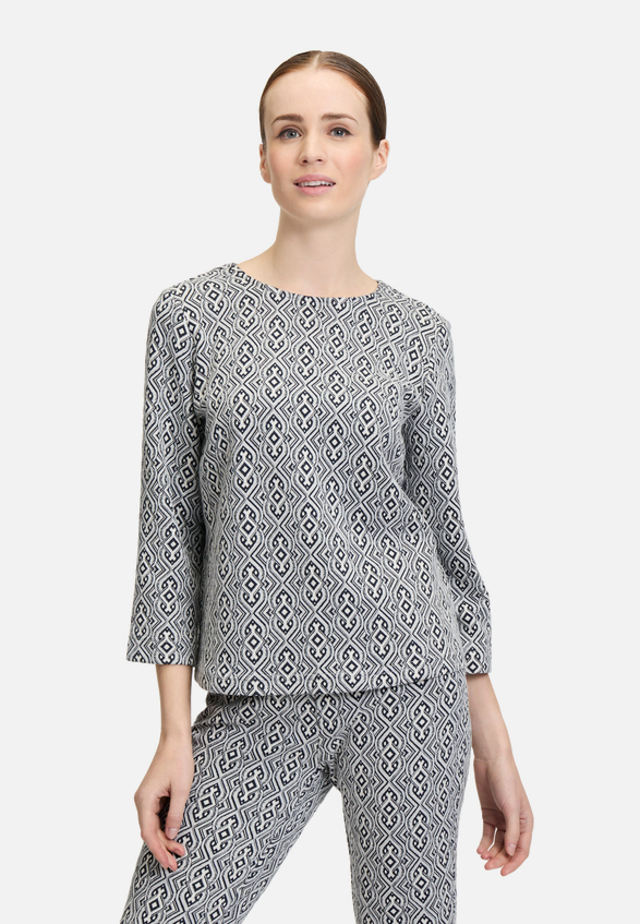 Blusenshirt mit Jacquard / Modellfoto Vorderseite