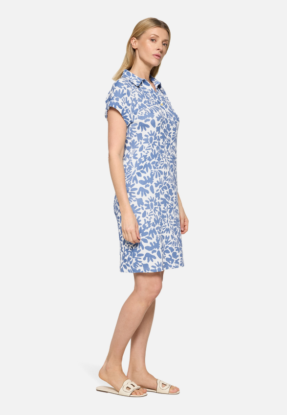 Casual-Kleid mit überschnittenen Ärmeln / Modellfoto Vorderseite (Outfit)