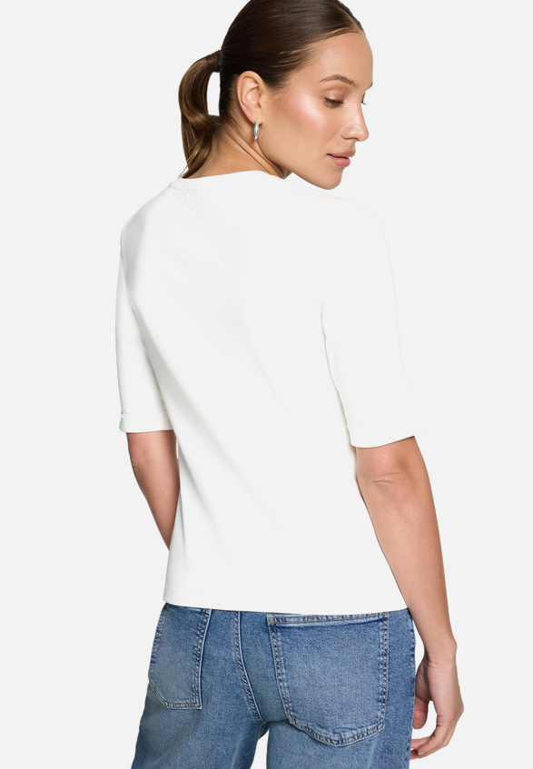 Basic-T-Shirt mit V-Ausschnitt / Modellfoto Rückseite