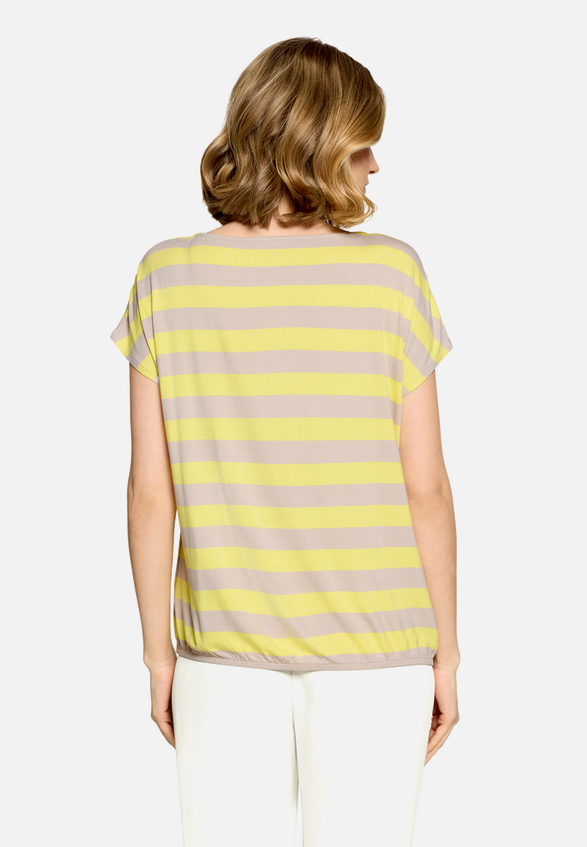Printshirt mit Gummizug / Modellfoto Rückseite