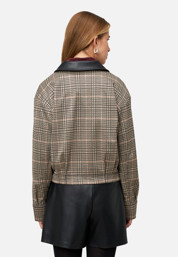 Karo-Jacke mit Knopfleiste / Modellfoto Rückseite