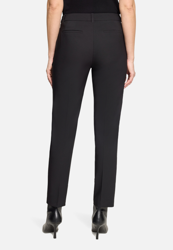 Business-Hose  mit Bügelfalte Style Nele / Modellfoto Rückseite