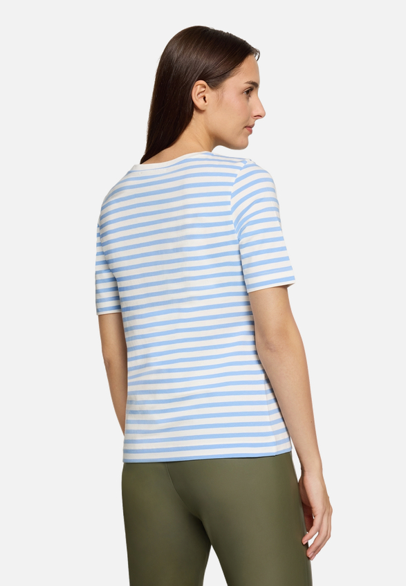 Basic Shirt mit Ringel / Modellfoto Rückseite