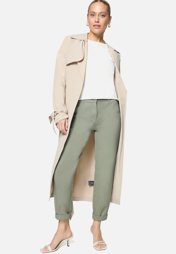 Chinohose  mit Stretch 28 Inch  / Modellfoto Vorderseite (Outfit)