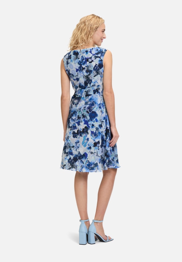 Cocktailkleid mit Bindegürtel / Modellfoto Rückseite