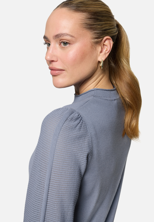 Pullover mit hohem Kragen / Detailbild
