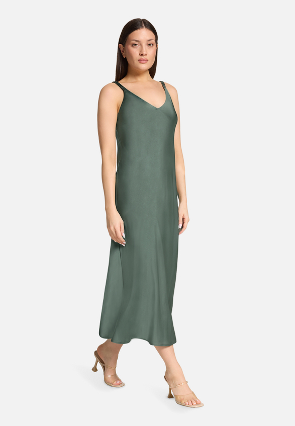 Abendkleid mit breiten Trägern / Modellfoto Vorderseite (Outfit)