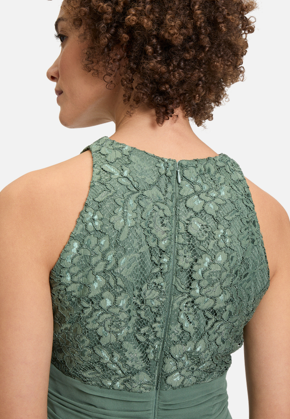 Abendkleid mit Spitze / Detailbild