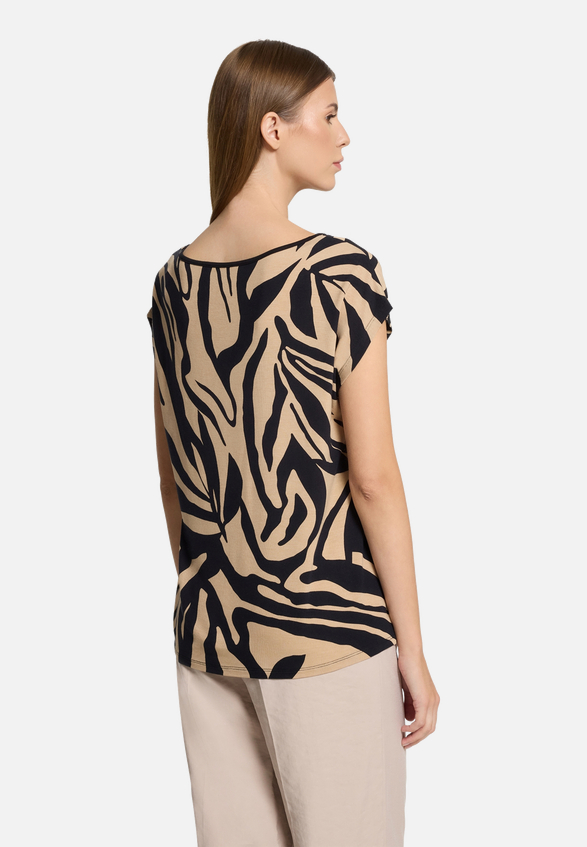 Casual-Shirt mit Aufdruck / Modellfoto Rückseite