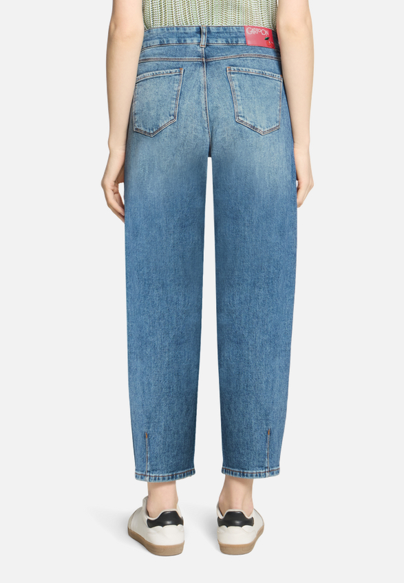 Used Look-Jeans mit Waschung / Modellfoto Rückseite
