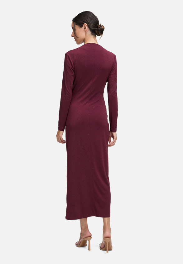 Abendkleid mit V-Ausschnitt / Modellfoto Rückseite