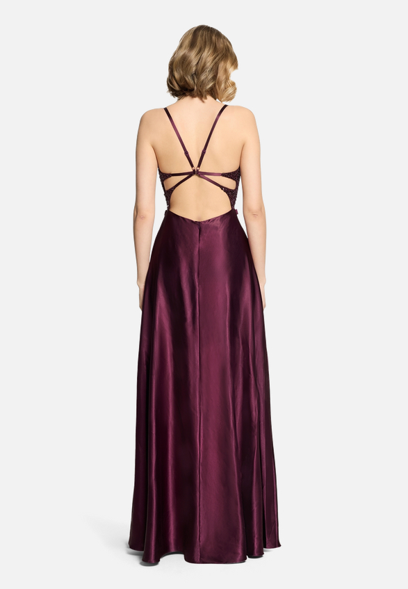 Abendkleid mit Stickerei / Modellfoto Rückseite