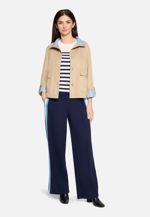 Casual-Jacke mit aufgesetzten Taschen / Modellfoto Vorderseite (Outfit)