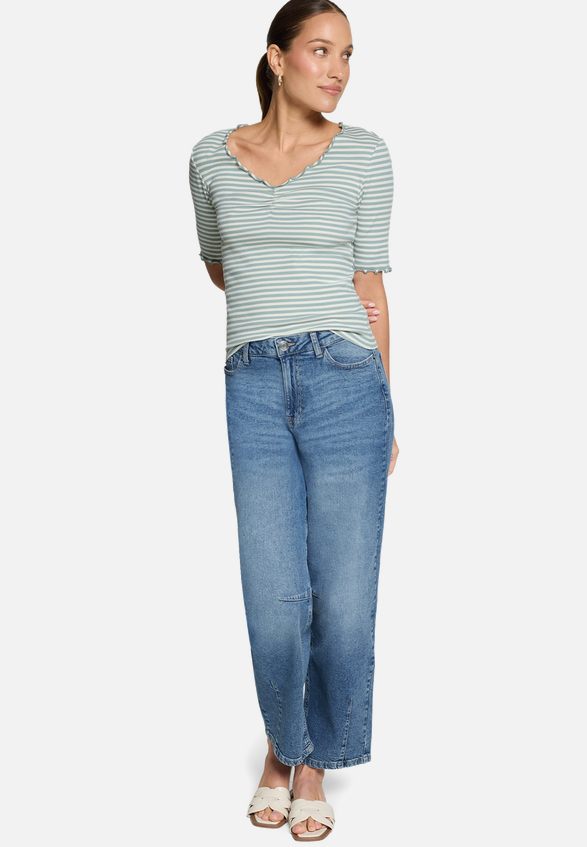 Shirt gestreift mit Raffung / Modellfoto Vorderseite (Outfit)