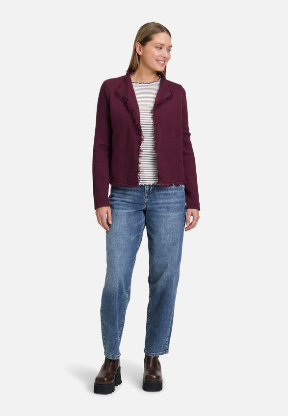Strick-Cardigan mit Fransen / Modellfoto Vorderseite (Outfit)