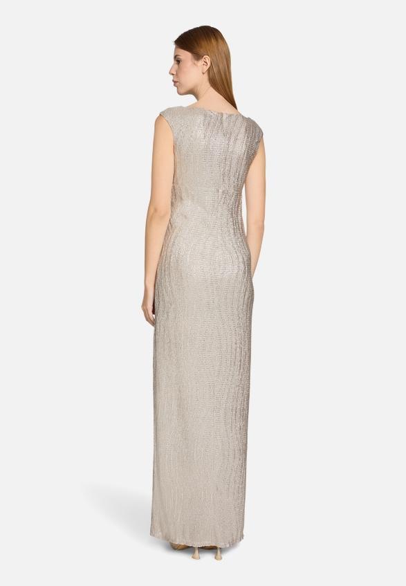 Abendkleid im Glitzer-Look / Modellfoto Rückseite