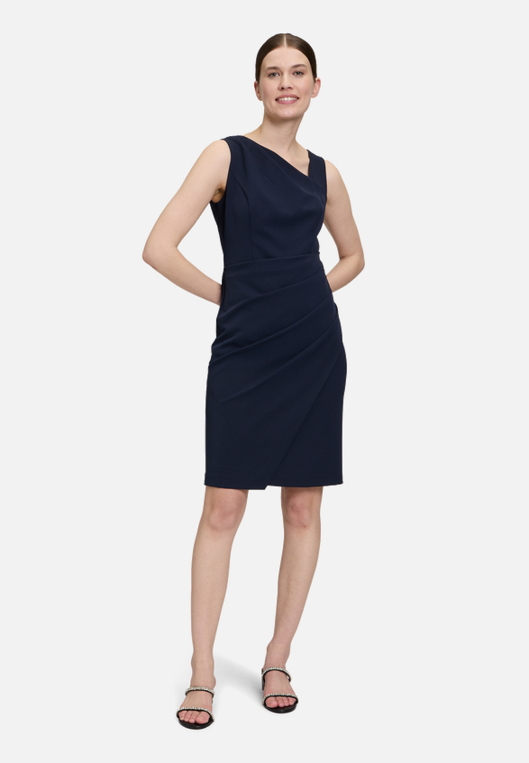 Cocktailkleid ohne Arm / Modellfoto Vorderseite (Outfit)
