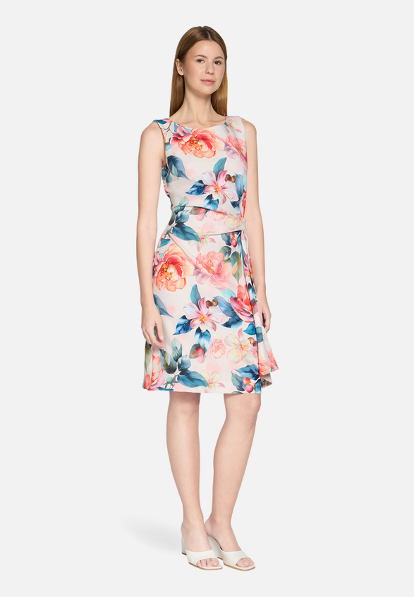 Cocktailkleid mit Blumenprint / Modellfoto Vorderseite (Outfit)