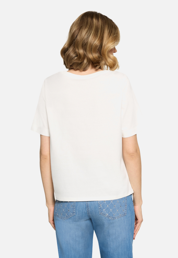 Basic Shirt mit Aufdruck / Modellfoto Rückseite